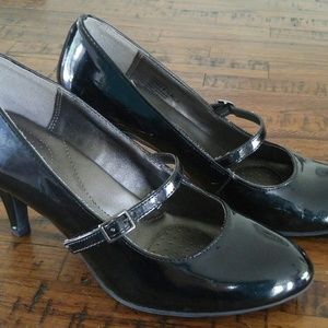 Kenneth Cole Reaction black patent leather Mary Ja